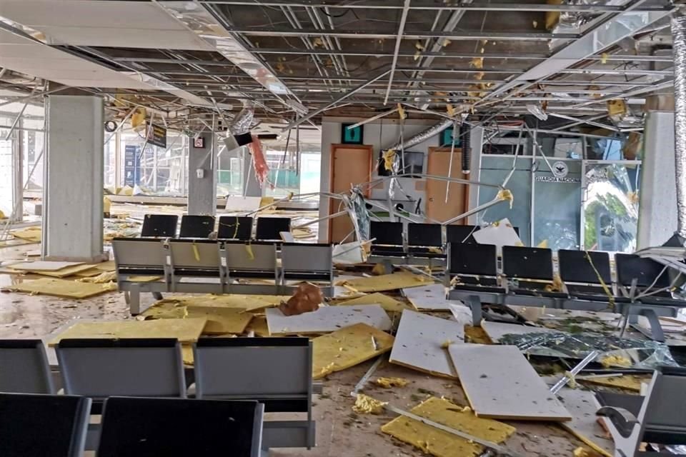 El Aeropuerto Internacional de Nuevo Laredo fue destruido y los vuelos suspendidos hasta nuevo aviso.