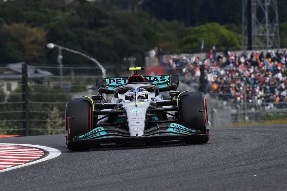 Lewis Hamilton en acción en la pista nipona.