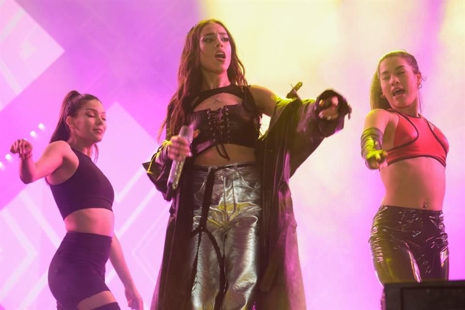 Danna Paola fue la estrella sorpresa del Festival Multiverso y cautivó al público con su más reciente tema 'XT4S1S'.