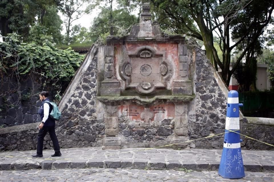 El Puente de Panzacola es un monumento histórico de 1763 y atraviesa el afluente, no ha sido intervenido pese al deterioro que presenta.
