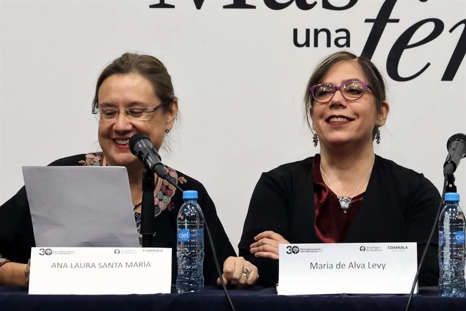 María de Alva (der.) presentó ayer en la FIL su novela 'Un corazón extraviado', junto a Ana Laura Santamaría.