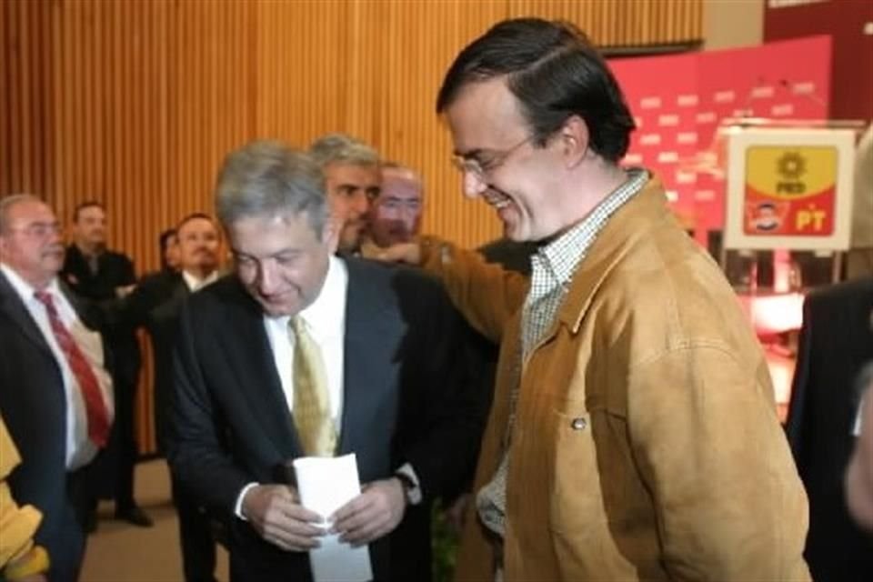 Andrés Manuel López Obrador y Marcelo Ebrard durante un evento en 2006.