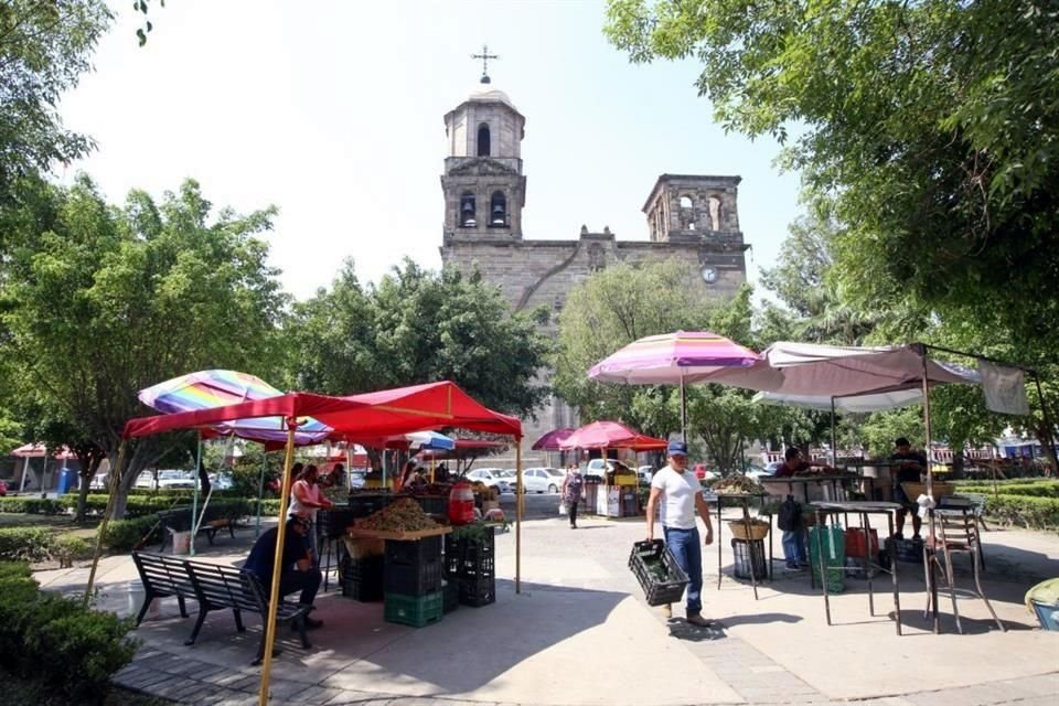 El proyecto para construir un estacionamiento subterráneo en el Jardín de Mexicaltzingo quedó 'enterrado', anunció el Alcalde Pablo Lemus.