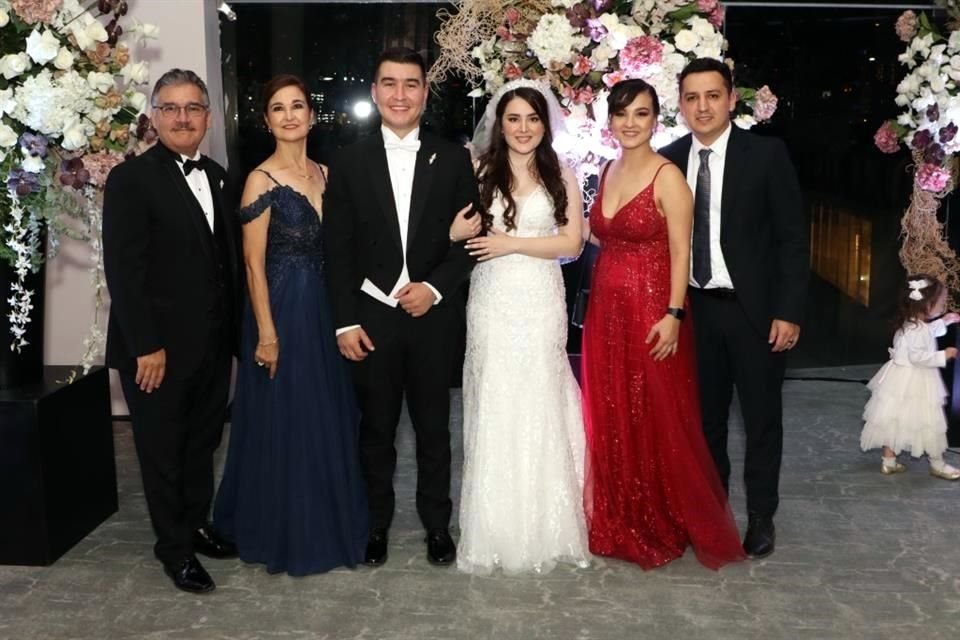 FAMILIA DEL NOVIO Fernando Treviño Elizondo, Elsa Carolina Sepúlveda de Elizondo, LOS NOVIOS, Elsa Carolina Treviño Sepúlveda y Abraham Reséndez