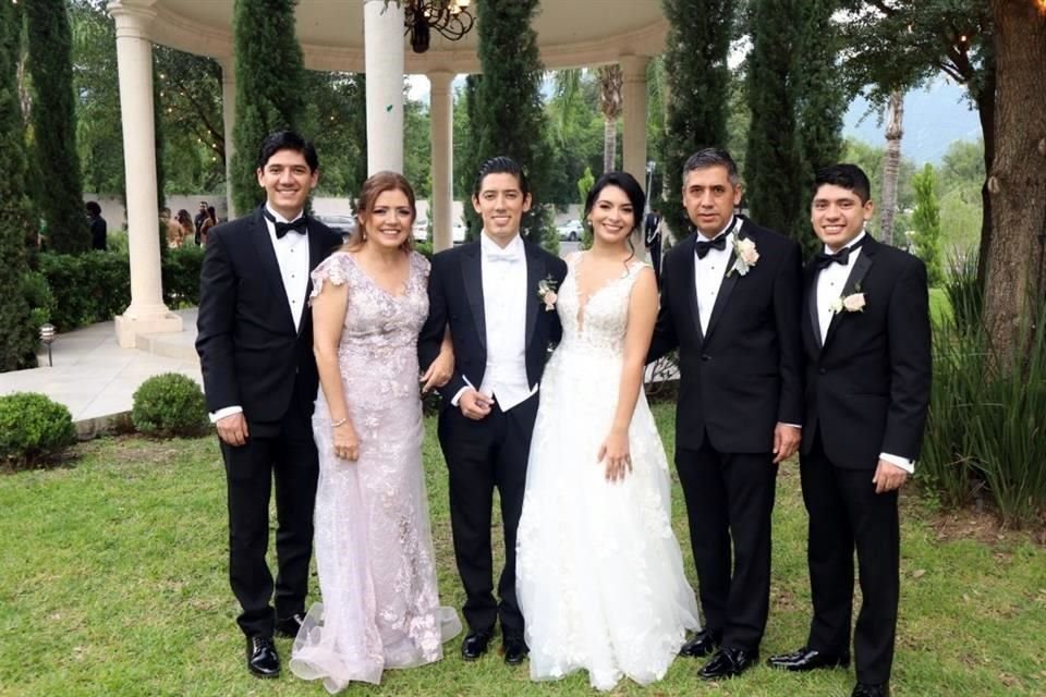 FAMILIA DEL NOVIO David Abraham Rodríguez, Marcela Treviño de Rodríguez, Priscilla Rodríguez y Jaime Rodríguez, Jaime Rodríguez Robles y Marelo Adrián Rodríguez