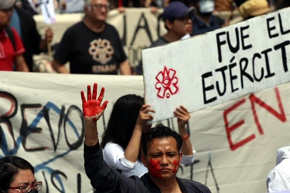 Según un reporte de la Sedena se despliega un equipo especial con armas no letales para resguardar Palacio Nacional durante manifestaciones.