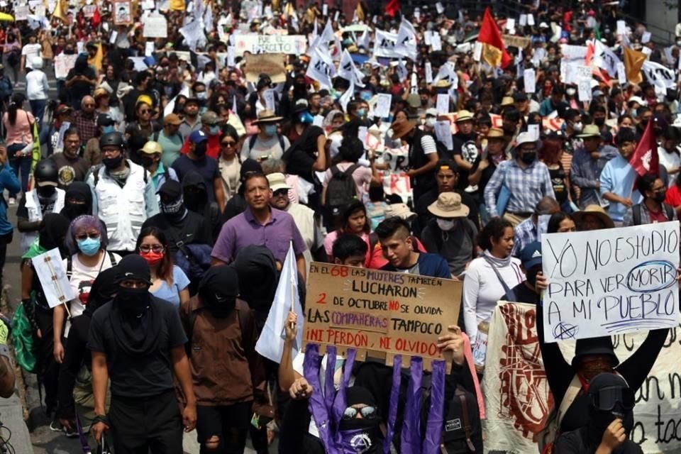 Según un reporte de la Sedena se despliega un equipo especial con armas no letales para resguardar Palacio Nacional durante manifestaciones.