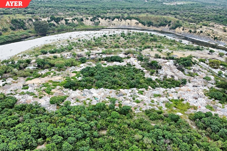 En el margen norte del Río Santa Catarina, a la altura de la Colonia Colinas del Río, toneladas de escombro rellenan el talud, afectando la capacidad hidráulica del cauce.