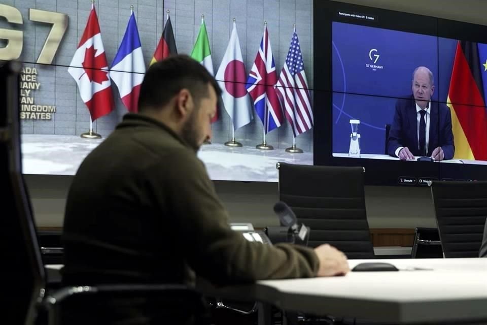 El presidente de Ucrania, Volodymyr Zelensky, durante una reunión virtual con G7.