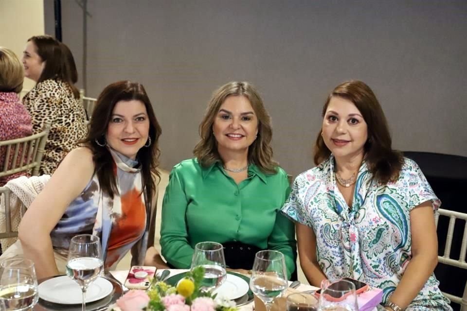 Jessika Escamilla, Beatriz Gutiérrez y Ana Gaby de Chávez