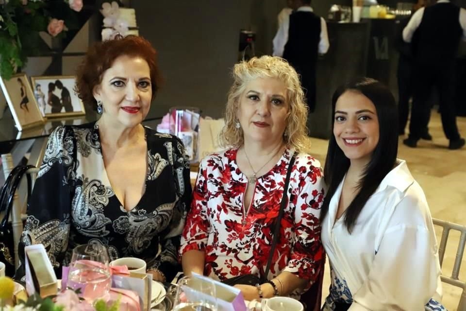 Isabel Quintanilla, Celina Quintanilla y Cinthia González de Varela
