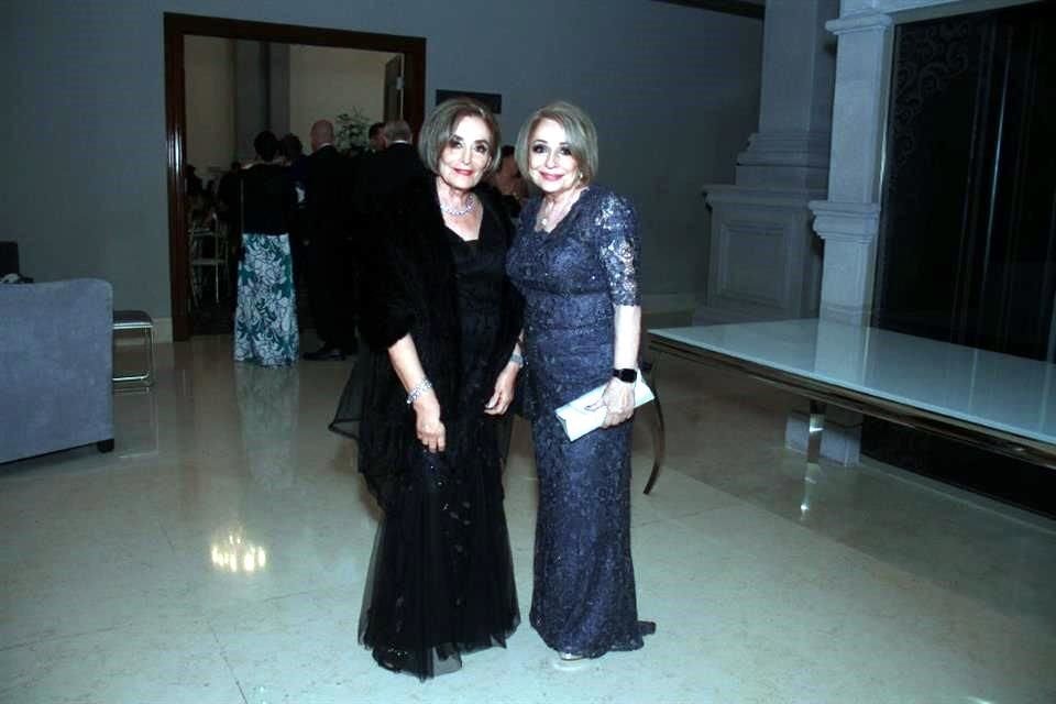 Ludivina Cárdenas y Yolanda Cárdenas de Cavazos