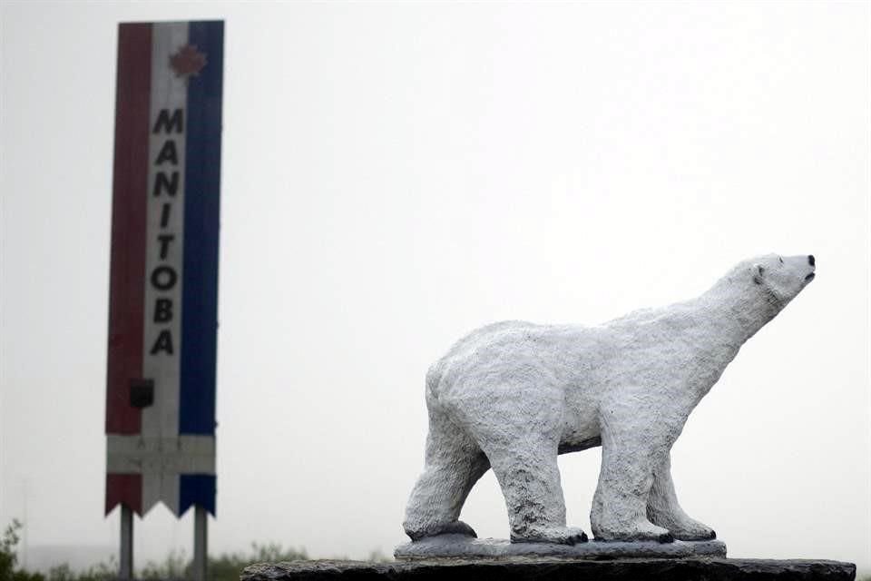 Estatua de un oso polar como símbolo de la ciudad de Churchill,
