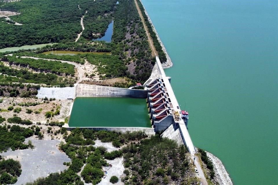 El Gobernador de Tamaulipas, Américo Villarreal, anunció que Conagua autorizó un trasvase 'sin restricciones' desde la Presa El Cuchillo a la Marte R. Gómez.