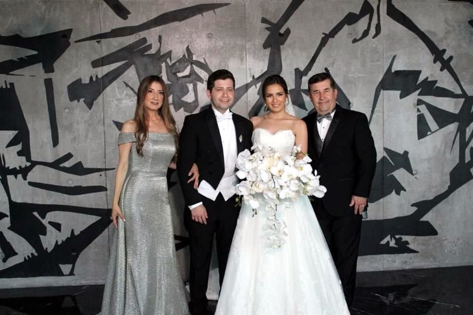 Ivonne Santacruz Posada, Arturo Galván Santacruz, Arely Anahí Guerrero Flores Y Arturo Galván Elizondo