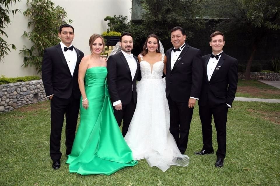 Guillermo Valente Buenrostro Teja, Claudia Teja de Buenrostro, Alejandro Reyna Romero, Mariana Buenrostro Teja, Iván Buenrostro Flores eI Iván Andrés Buenrostro Teja