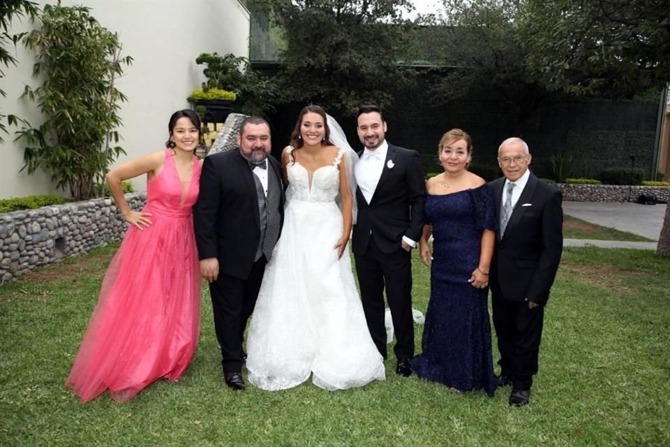 Yadira Garza Amaro, Ramiro Reyna Romero, Mariana Buenrostro Teja, Alejandro Reyna Romero, Martha Romero de Reyna y Ramiro Reyna Torres