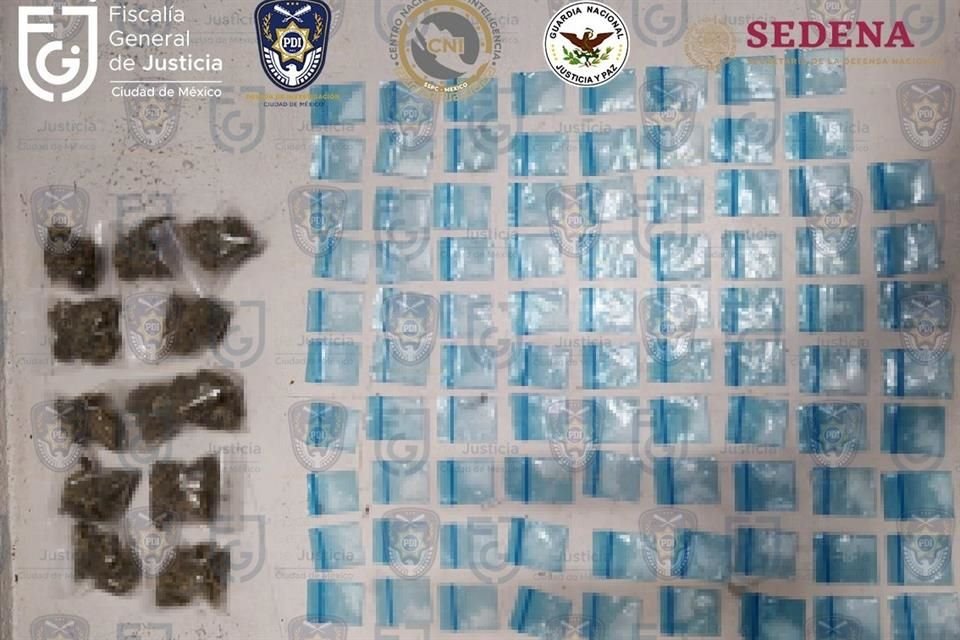 Entre lo asegurado se encuentran aproximadamente 200 dosis de cocaína, así como 300 gramos de la misma sustancia.