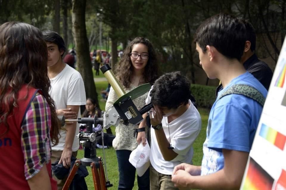 El encuentro entre quienes se dedican a las ciencias y las humanidades y el público ha inspirado vocaciones entre la comunidad estudiantil de la UNAM.