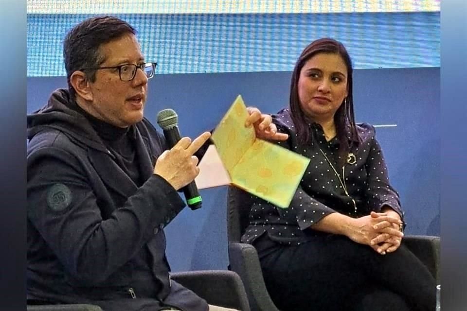 Melissa Segura, Secretaria de Cultura de NL, y Fanuel Hanán Díaz, quien impartirá el taller.