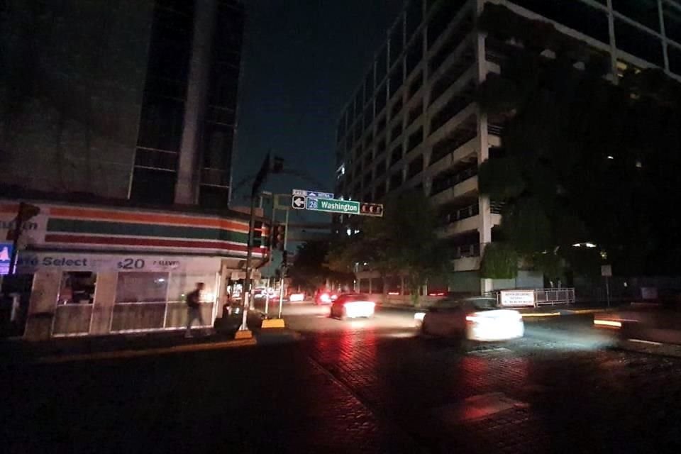La falla ocurrió alrededor de las 20:15 horas, en el Centro de Monterrey.