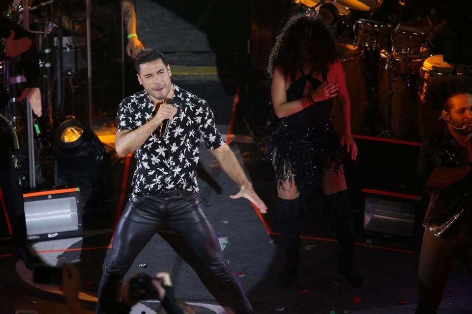 Carlos Rivera en el Palenque de Fiestas de Octubre.