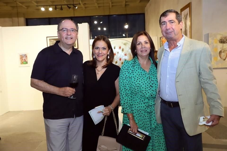Gerardo Rojas, Mónica Hernández de Rojas, Carolina Paéz y Javier Páez
