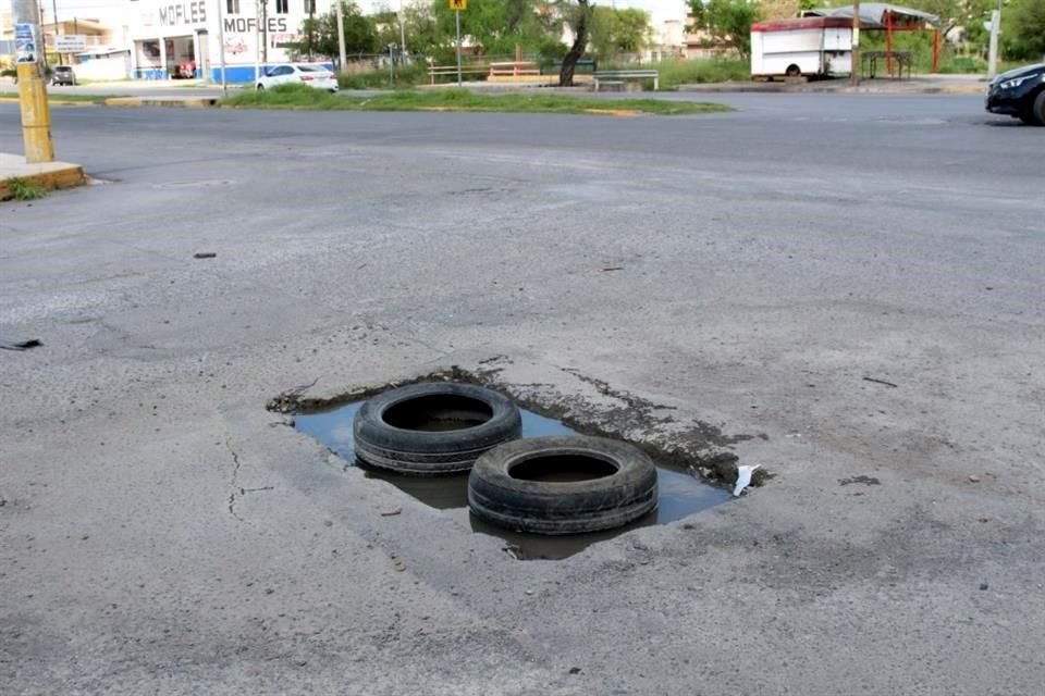 Aunque se han realizado reportes al municipio de San Nicolás, Agua y Drenaje y la CFE, sin que ninguno se haga responsable de su arreglo.