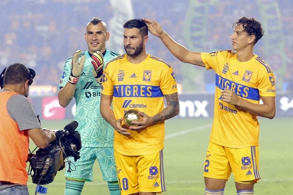 Gignac recibió el Balón de Oro al Mejor Delantero 2021-2022.