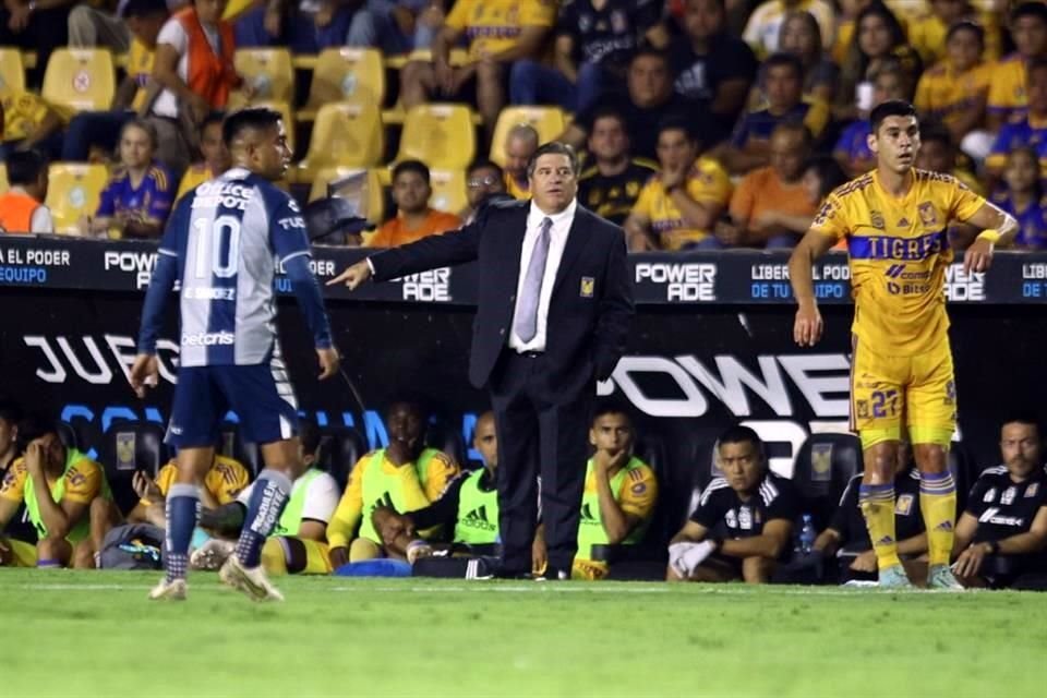 La imágenes del primet tiempo en el Tigres-Pachuca que terminó sin goles.