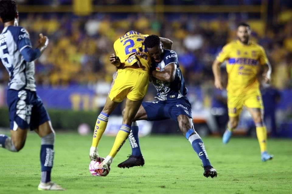 La imágenes del primet tiempo en el Tigres-Pachuca que terminó sin goles.