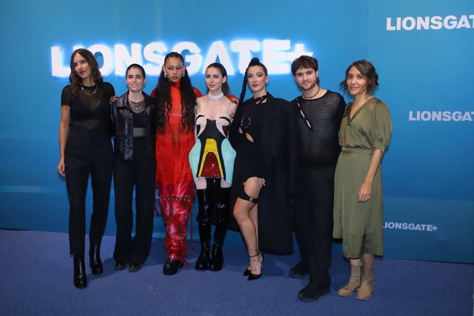 El elenco completo de 'Yellow' posó en el evento de este jueves.