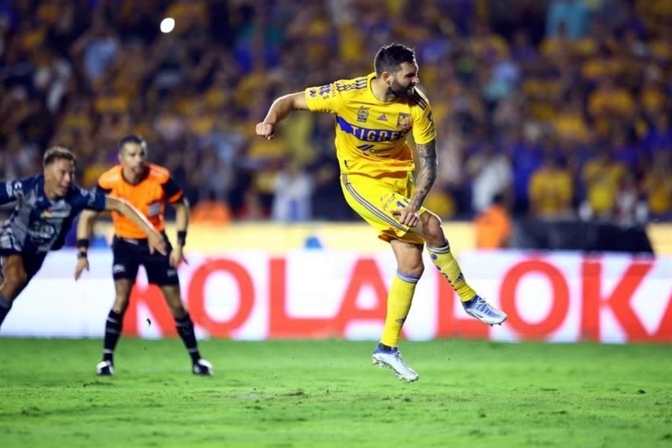 Gignac marcó de penal el gol de triunfo para Tiigres.