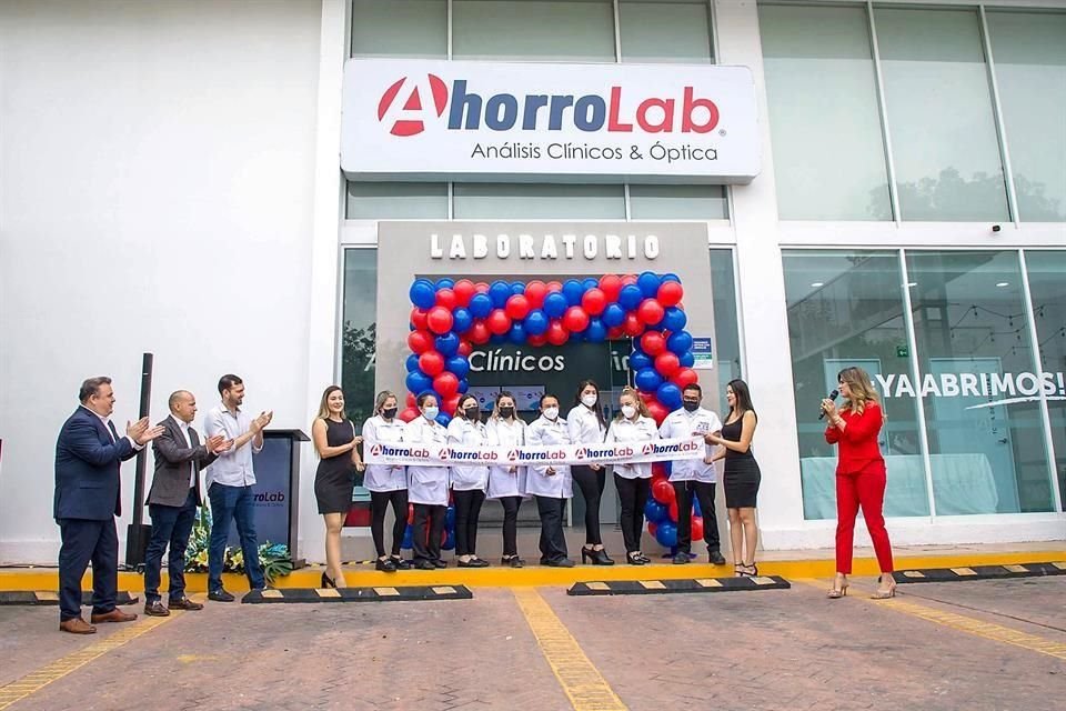 Con el propósito de integrar un servicio más en la cadena de soluciones de salud que Farmacias del Ahorro tiene disponible para sus clientes, la mañana del lunes 3 de octubre se inauguró AhorroLab.