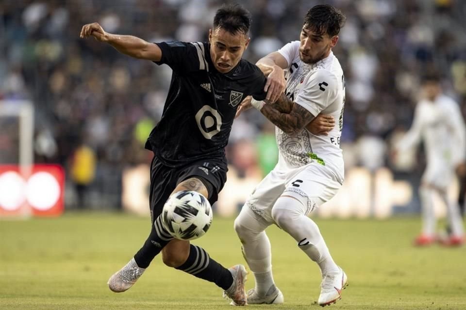 Lucas Zelarayán (izq.) también demandó a Tigres, pero ese proceso se encuentra ante el TAS.