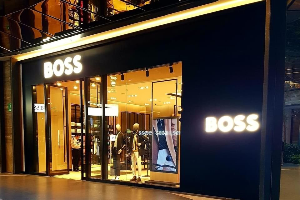 La marca Hugo Boss abrió sus puertas en el centro comercial Mitikah, ubicada en la Ciudad de México, cuenta con colecciones de moda casual.