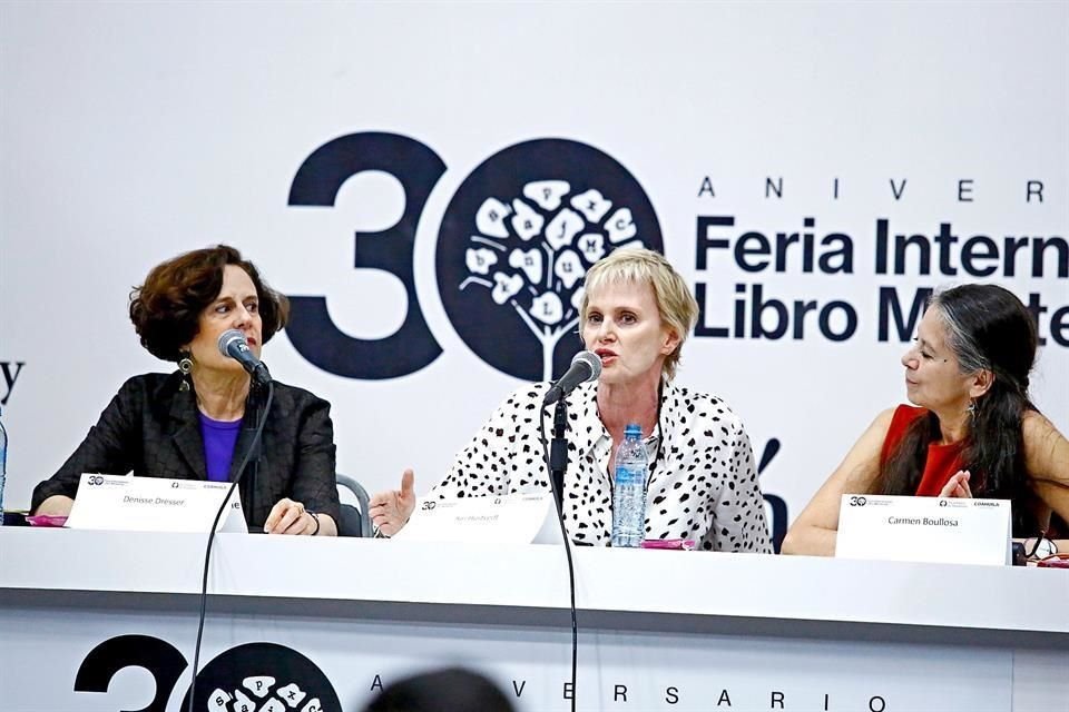 Denise Dresser (izq. a der.), Siri Hustvedt y Carmen Boullosa hablaron sobre feminismo.