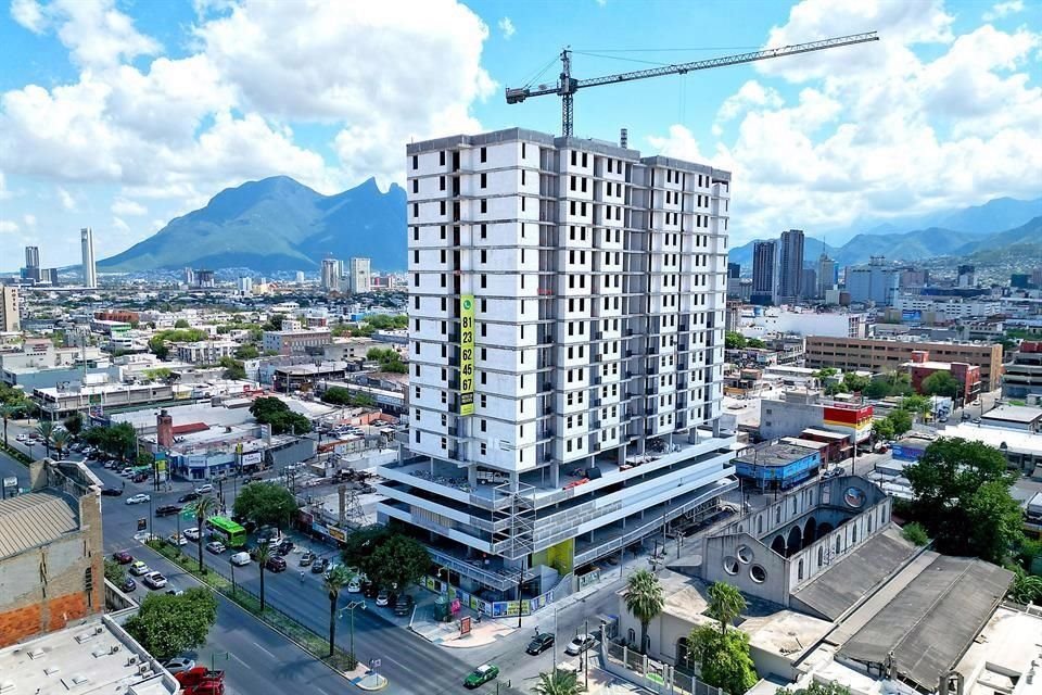 Francisco I. Madero 148. (esq. Colegio Civil), Col. Centro, 64000, Monterrey, N.L.