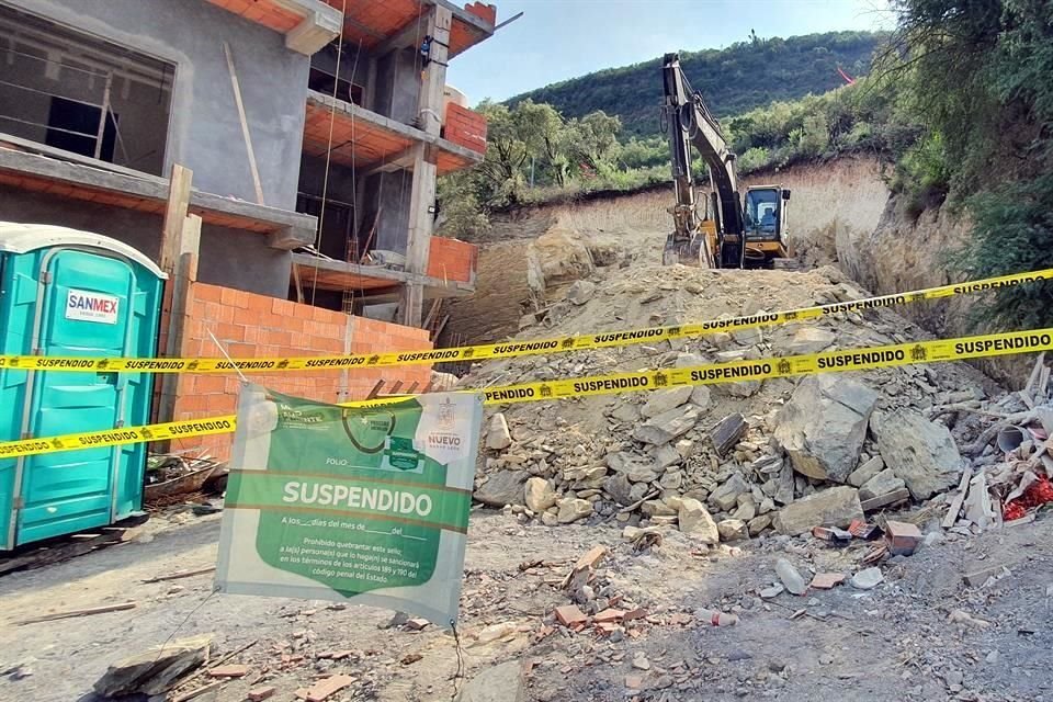 La Secretaría de Medio Ambiente suspendió la obra por no cumplir con el Plan de Manejo de Residuos, y no por el daño que se hizo al cerro y a los árboles que fueron talados.