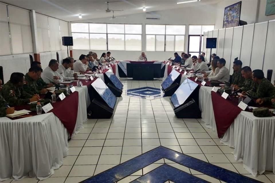 El Presidente AMLO tuvo una reunión sobre el Tren Maya con autoridades federales, así como con integrantes del Ejército.