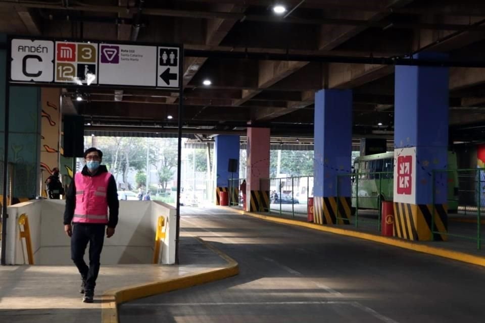 Este lunes el paradero de Metro Zapata, que permaneció en rehabilitación durante tres años abrió nuevamente sus puertas.