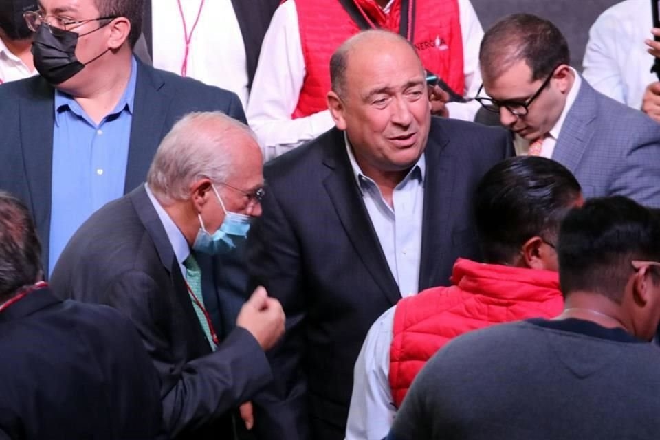 El coordinador del PRI en la Cámara de Diputados, Rubén Moreira, acudió a la convocatoria, a diferencia del coordinador en el Senado, Miguel Ángel Osorio.