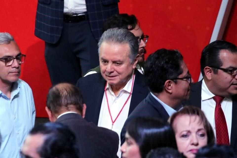 El ex dirigente nacional Pedro Joaquín Coldwell asistió al encuentro tricolor en el CEN priista.