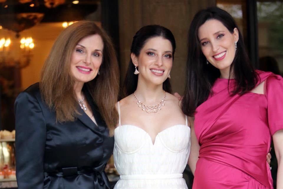 Alejandra Vázquez Ábrego, la novia y Alejandra Ríos