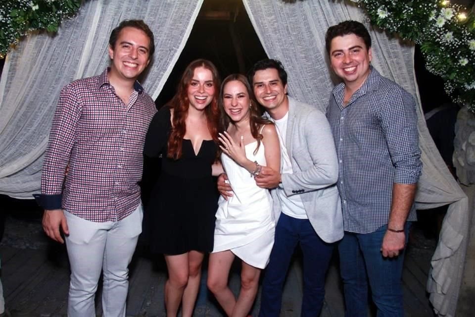 Mariano Villarreal Lozano, Lupita Villarreal, María Eugenia Pérez Hinojosa, Bernardo Villarreal Lozano y Felipeduardo Villarreal Lozano