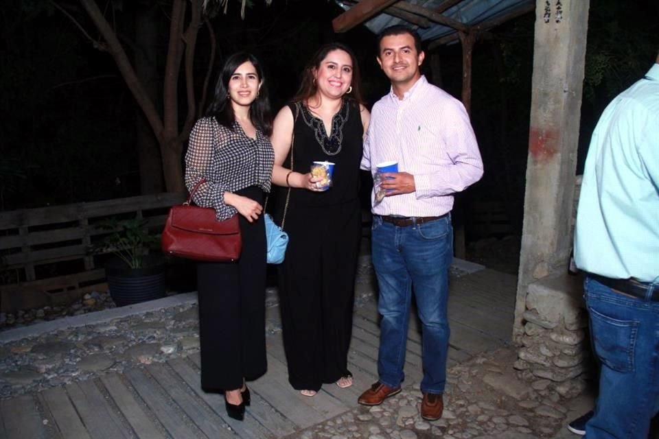 Daniela Flores, Yolanda González y Ernesto Pelayo