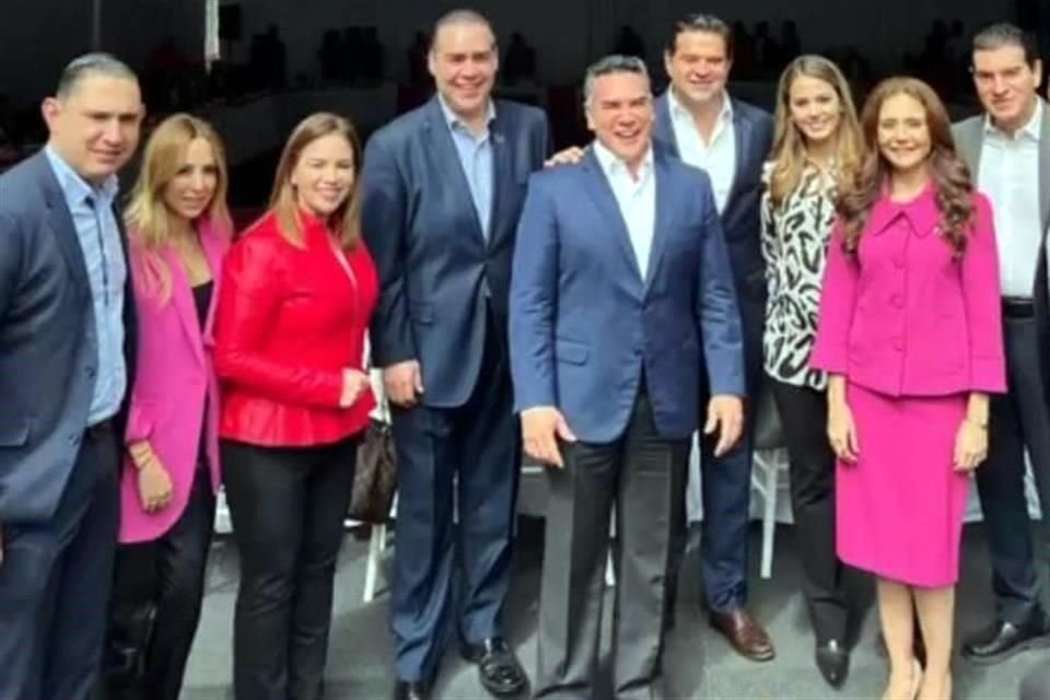 Filiberto Flores (izq. a der.), Perla Villarreal, Ivonne Álvarez, Heriberto Treviño, Alejandro 'Alito' Moreno, Francisco Cienfuegos, Lorena de la Garza, Alhinna Vargas y Ricardo Canavati Hadjópulos.