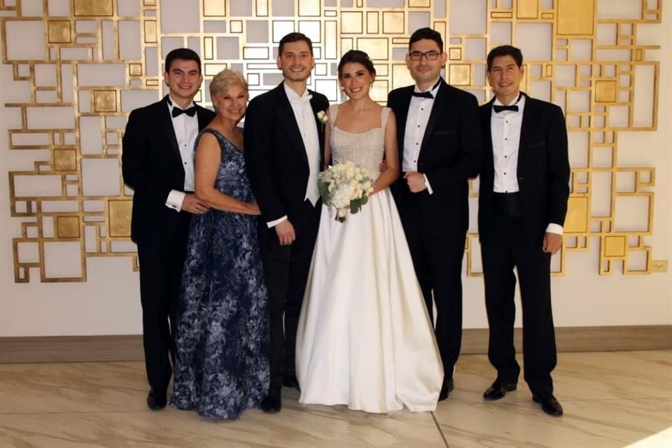 Rafael Coronado, Nyria Hinojosa Cavazos, Gabriel Coronado Hinojosa, Daniela Lozano González, Daniel y Jaime Coronado