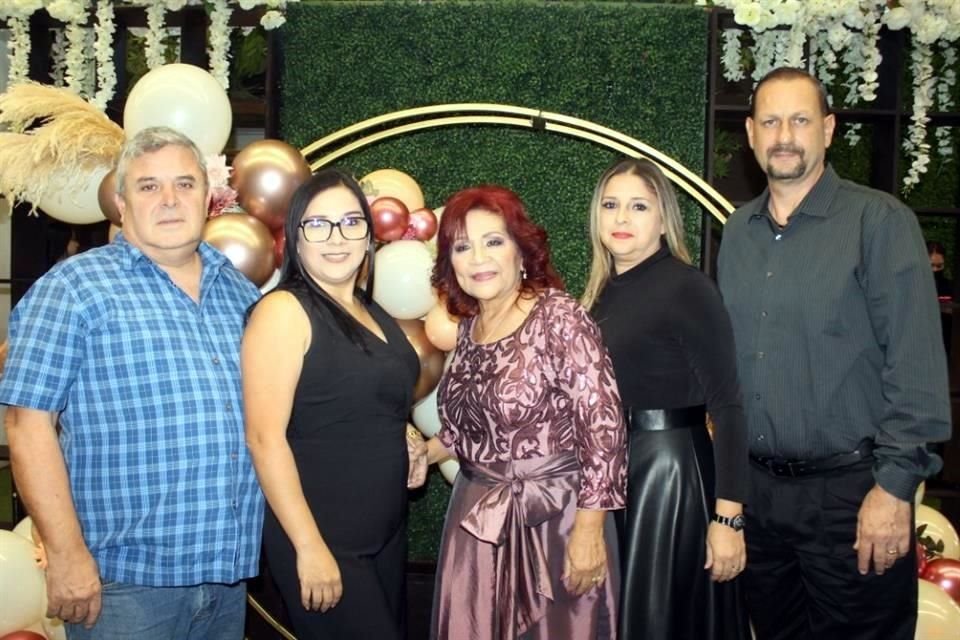 Antonio Treviño, Brenda García, Rosy Lechuga, Cynthia de Sartorious y Óscar Sartorious