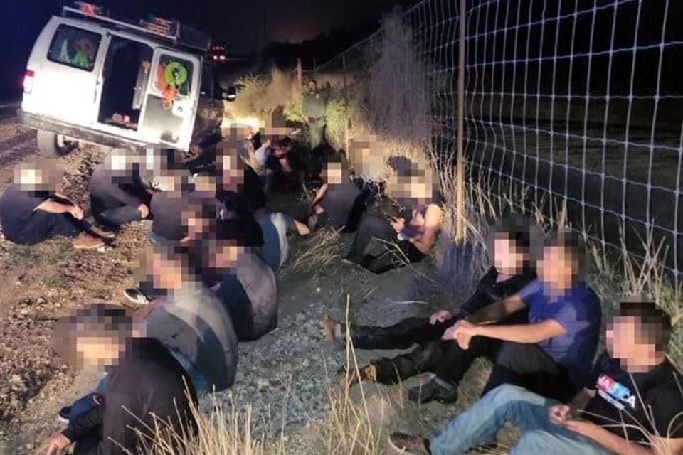 Traficantes de migrantes emplean las redes sociales para reclutar choferes para unas cuantas horas de manejo.